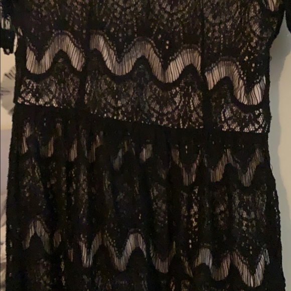 Black lace skater dress - Picture 3 of 4